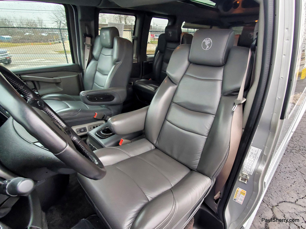 Used 2023 Chevrolet Express 2500 RWD image 38