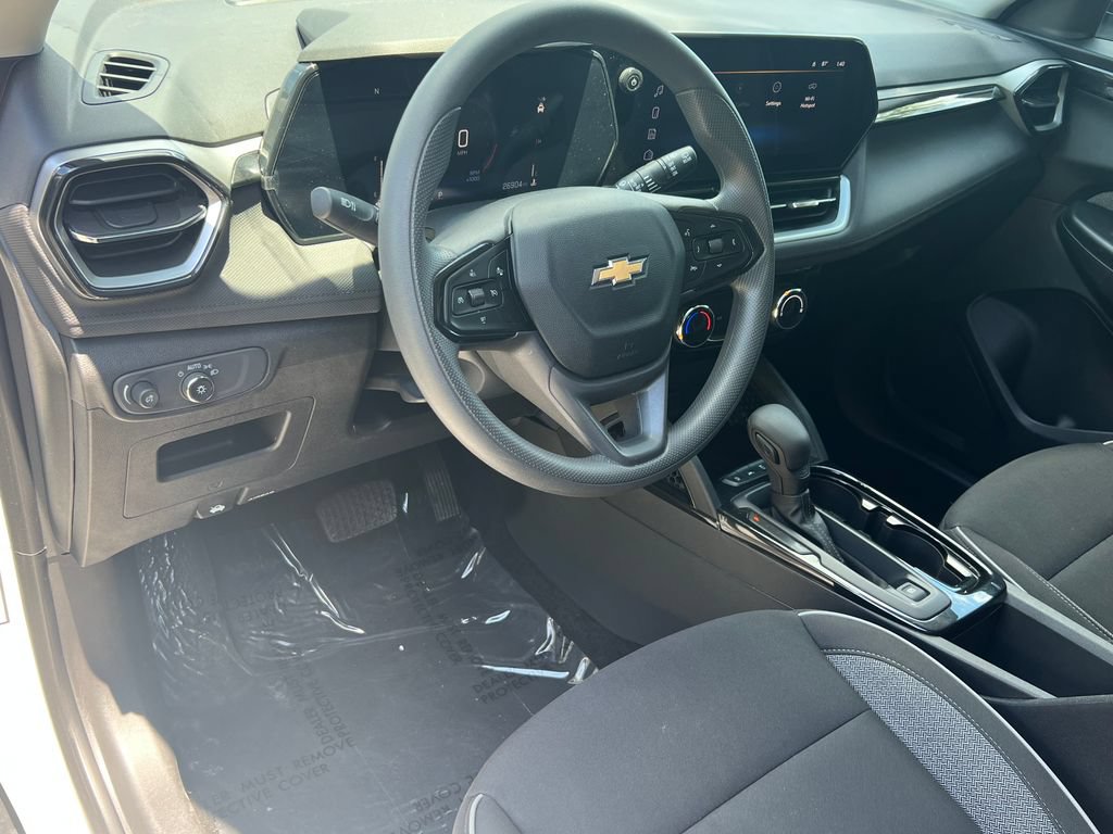 Used 2025 Chevrolet TrailBlazer LT AWD/4WD image 18