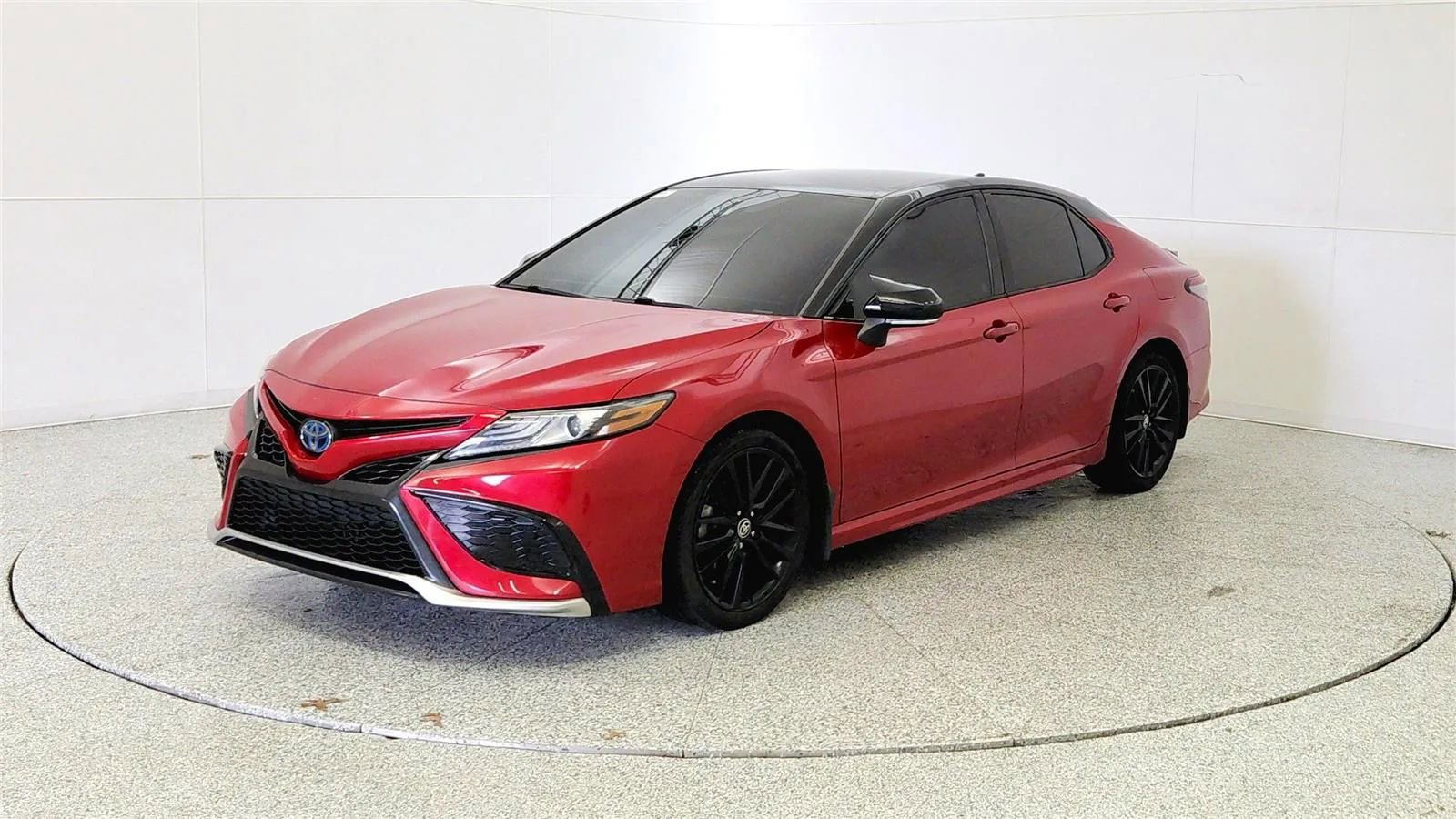 Used 2021 Toyota Camry XSE w/ Cold Weather Package FWD image 3