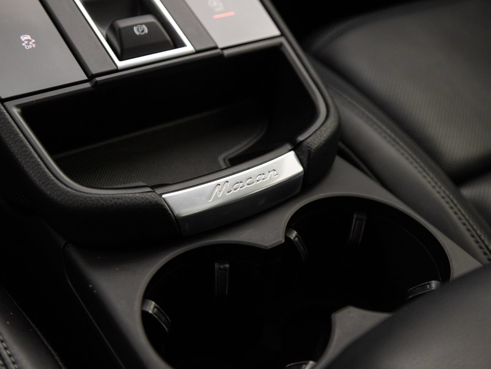 Certified 2023 Porsche Macan AWD/4WD image 27