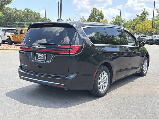 Used 2023 Chrysler Pacifica Touring-L FWD image 12