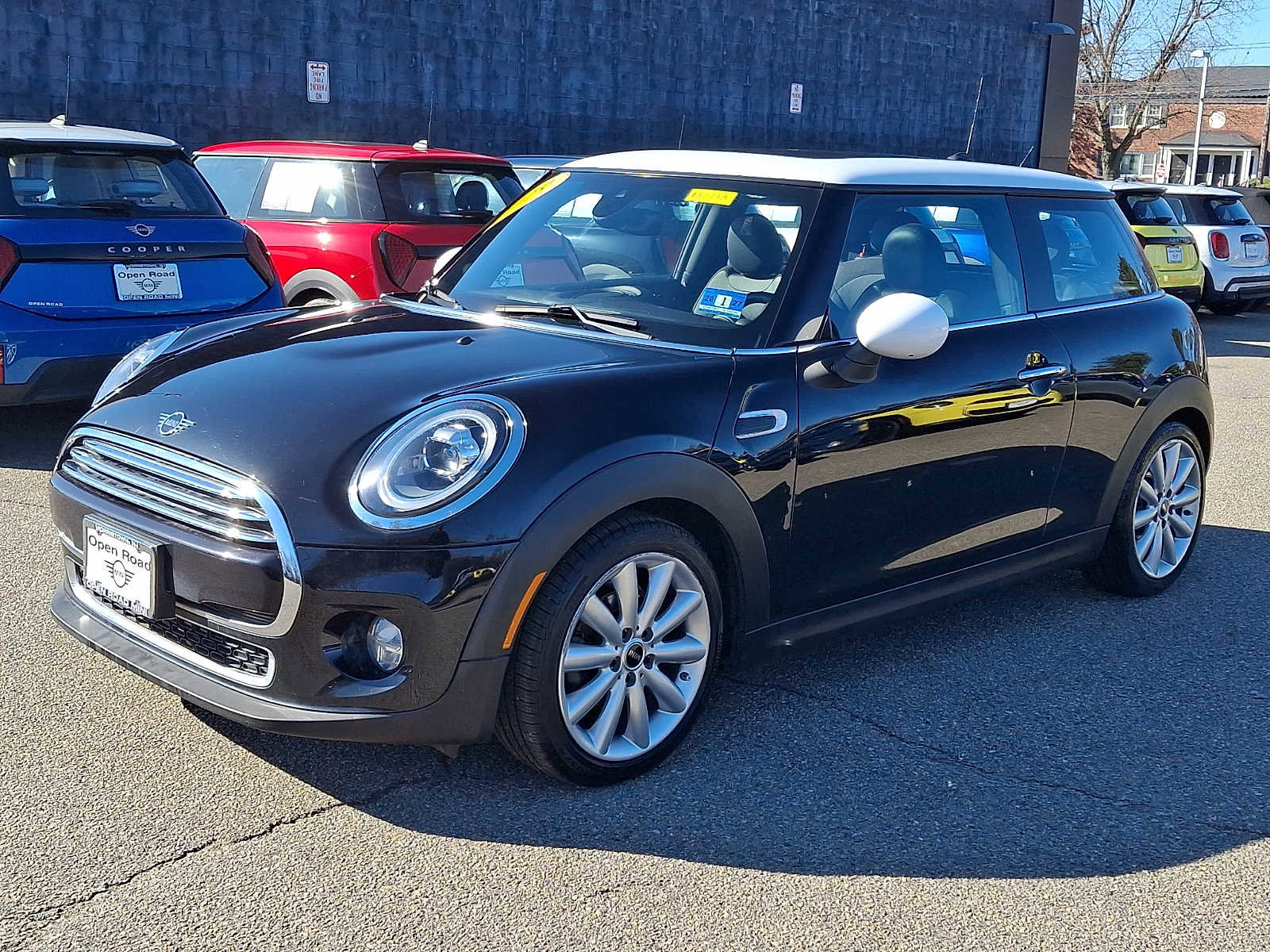Used 2019 MINI Cooper 2-Door Hardtop image 3