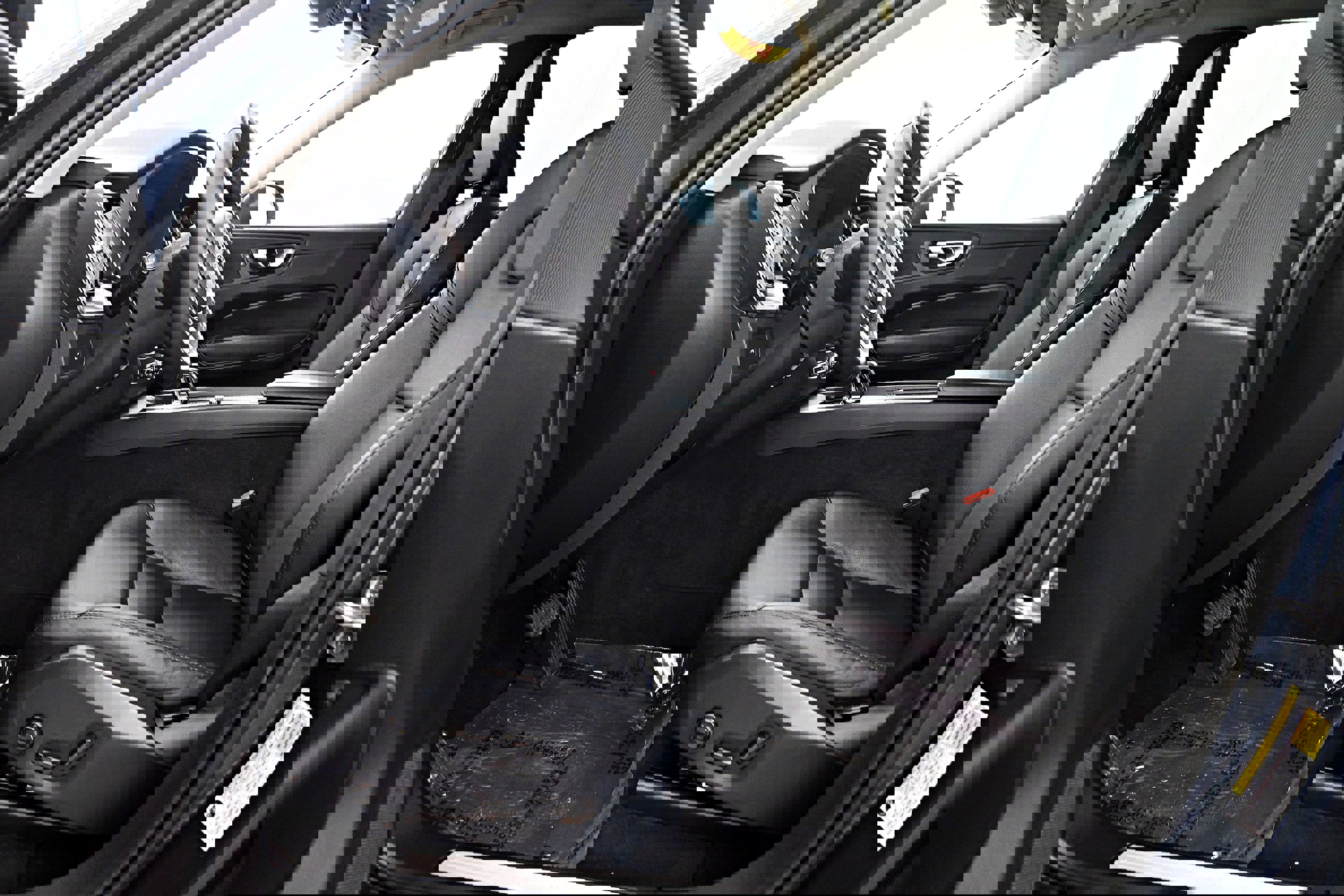 Used 2023 Volvo XC60 B5 Core w/ Climate Package image 4