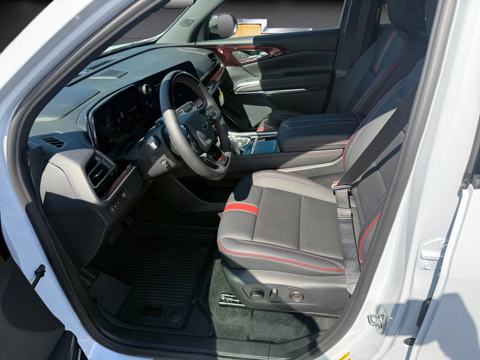 New 2027 Chevrolet Traverse RS w/ LPO, Floor Liner Package FWD image 11