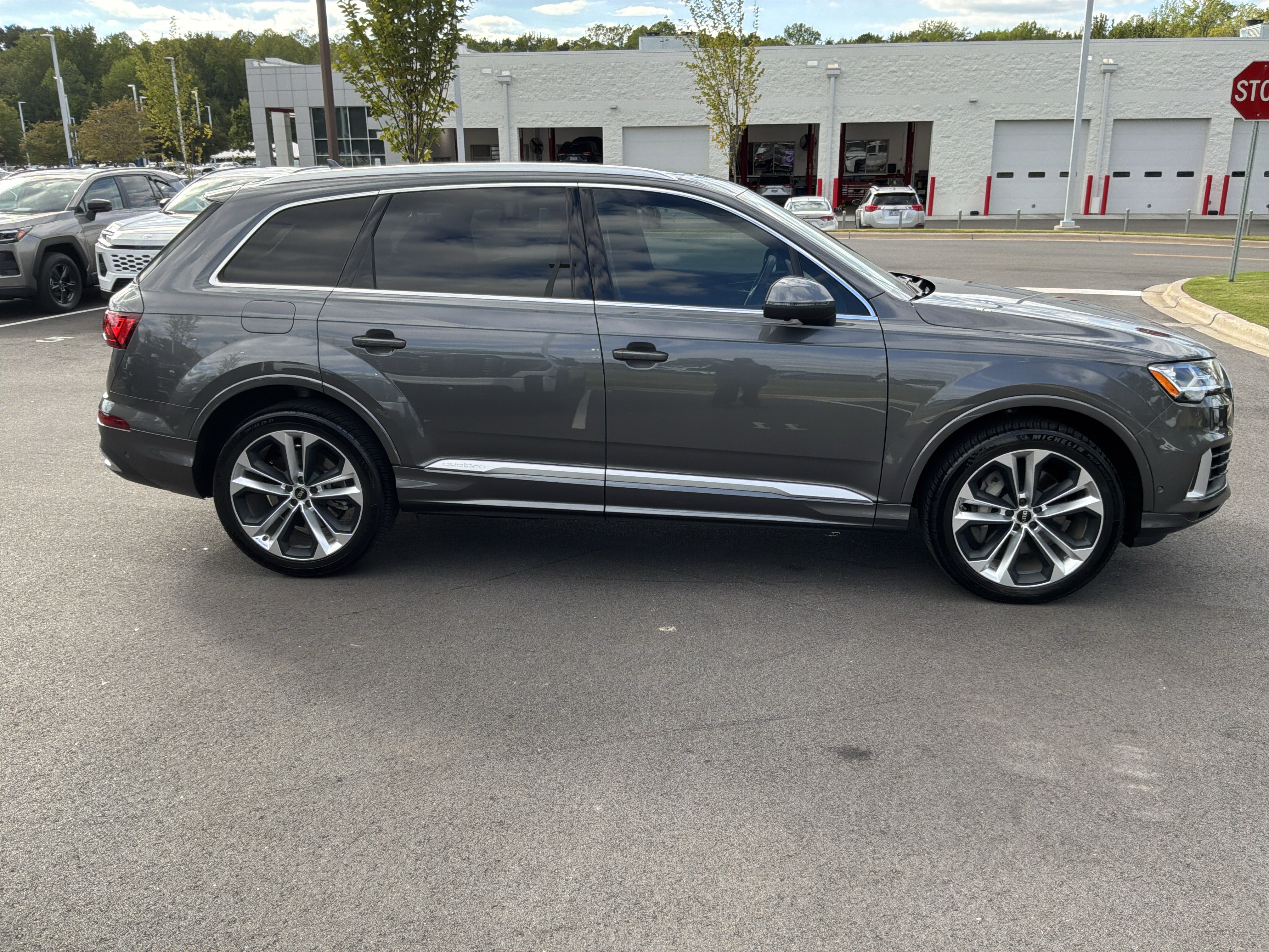 Used 2022 Audi Q7 3.0T Premium Plus w/ Premium Plus Package AWD/4WD image 11