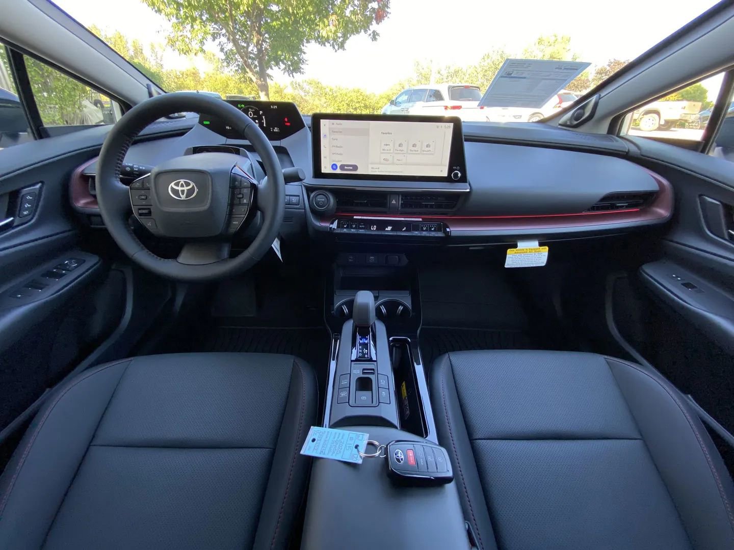 Used 2025 Toyota Prius Plug-In Hybrid image 13