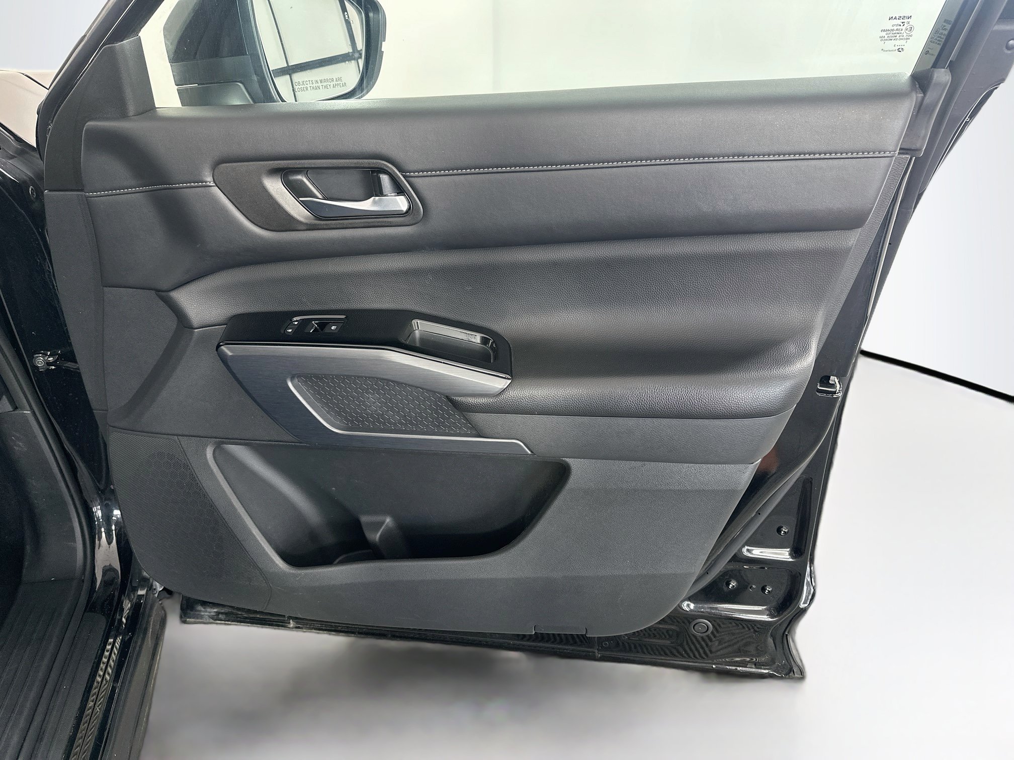 Used 2023 Nissan Pathfinder SL w/ Black Appearance Package FWD image 34