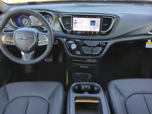 New 2025 Chrysler Pacifica Select image 14