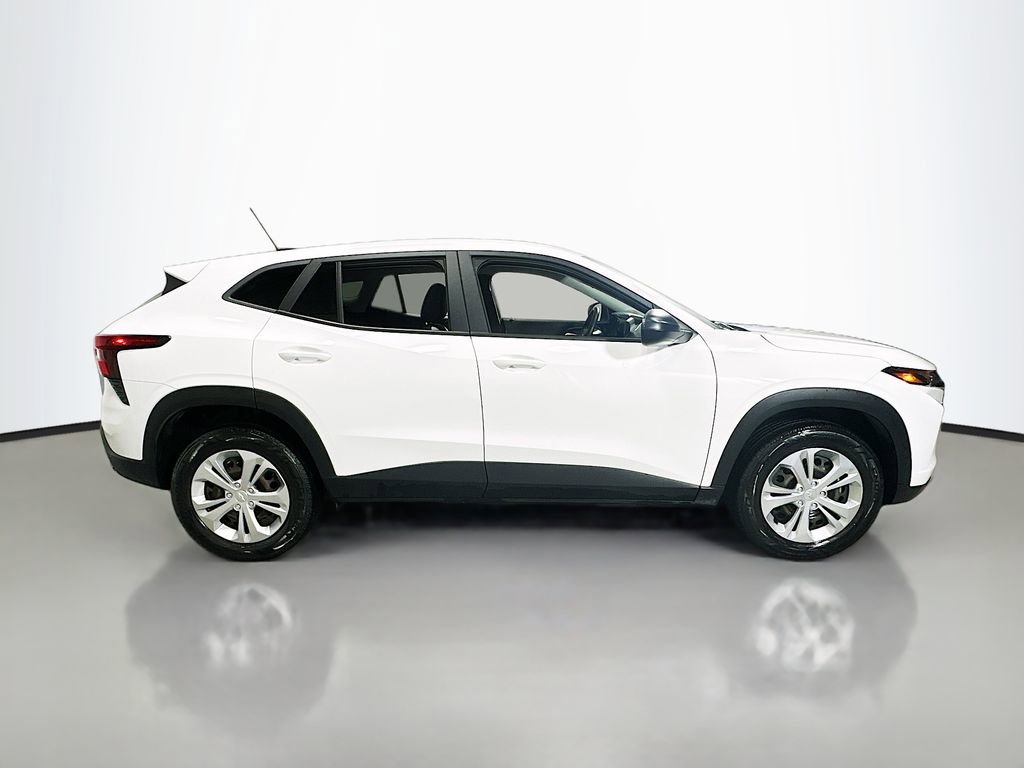 Used 2024 Chevrolet Trax LS image 9
