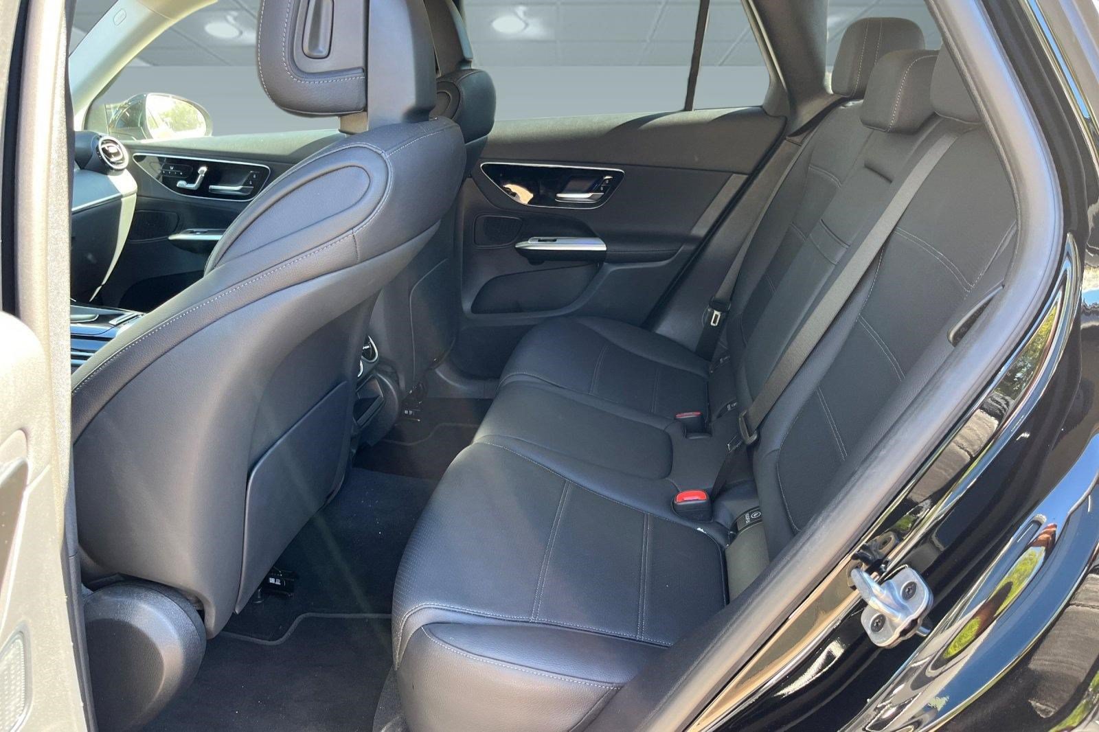 Used 2025 Mercedes-Benz GLC 350e 4MATIC image 9