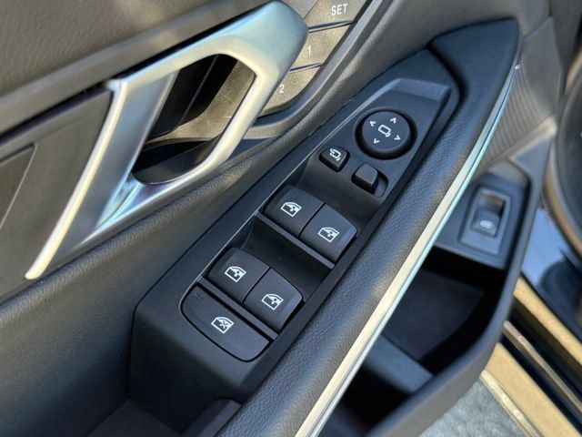 Used 2025 BMW 330i Sedan w/ M Sport Package image 18