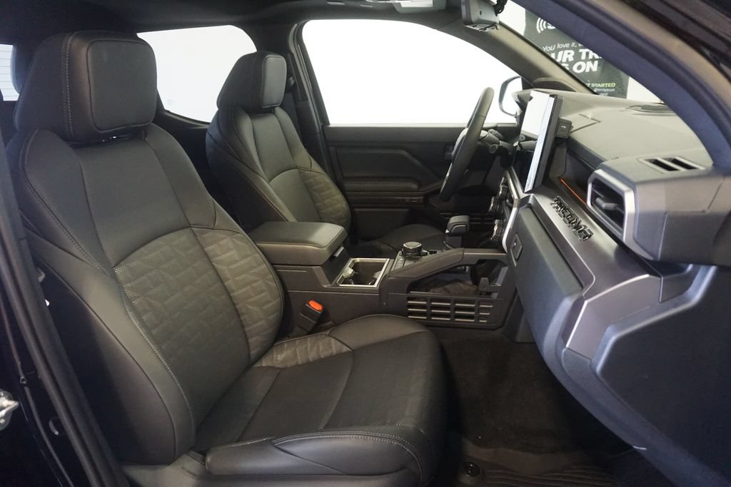 Used 2025 Toyota Tacoma TRD Sport w/ TRD Sport Premium Package AWD/4WD image 26