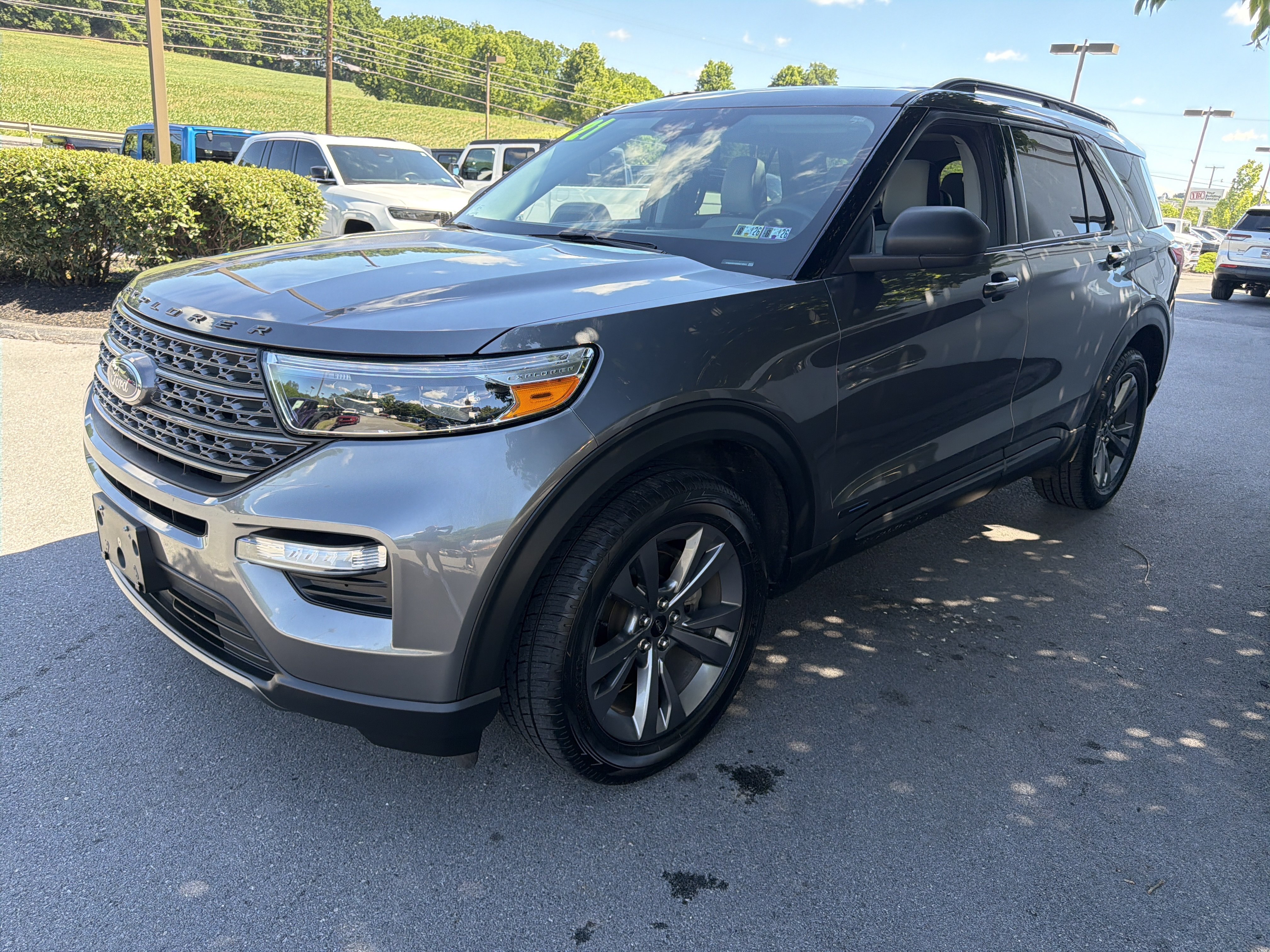 Used 2021 Ford Explorer XLT w/ Equipment Group 202A AWD/4WD image 8