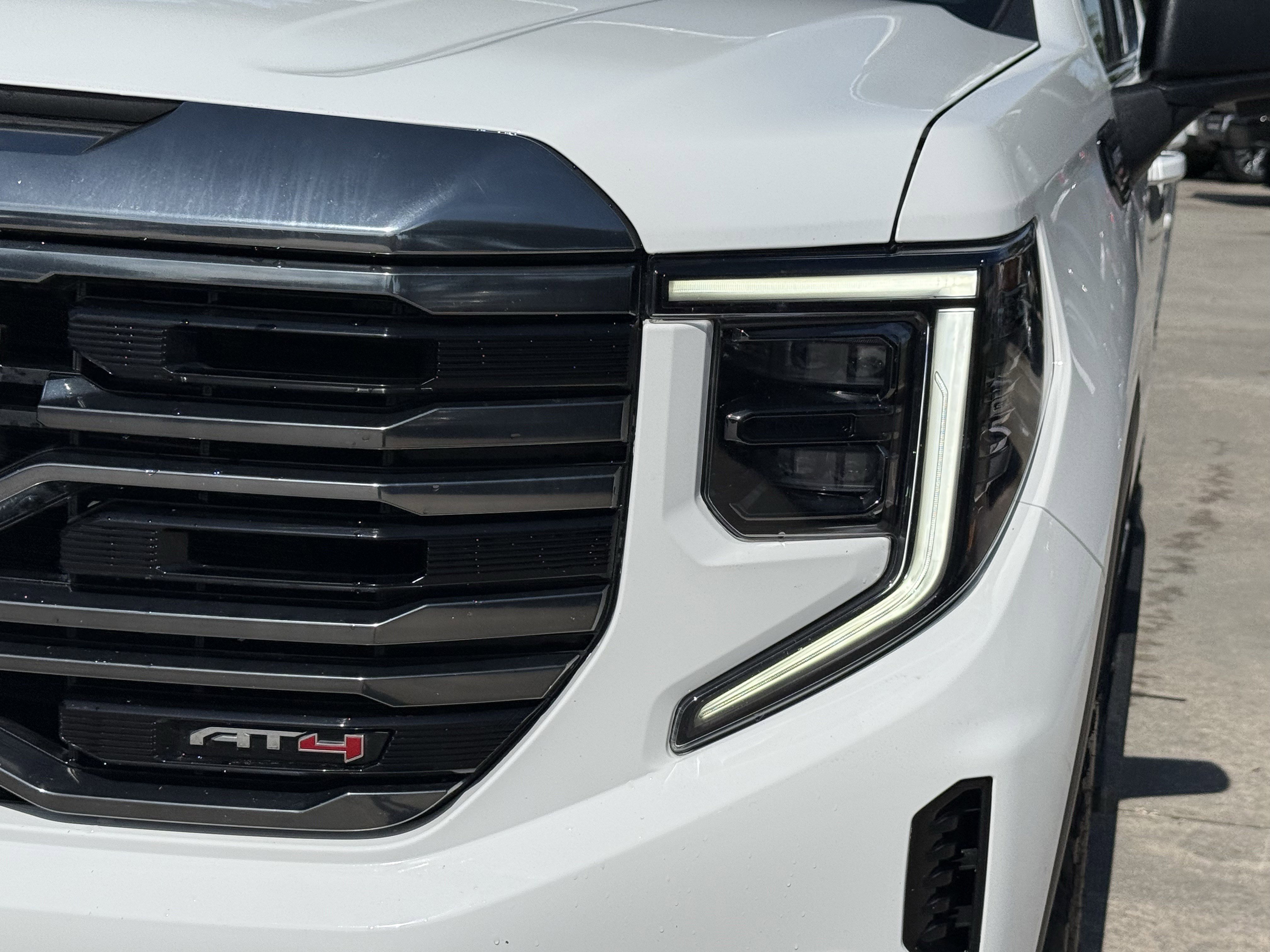 Used 2023 GMC Sierra 1500 AT4 w/ AT4 Premium Package AWD/4WD image 11