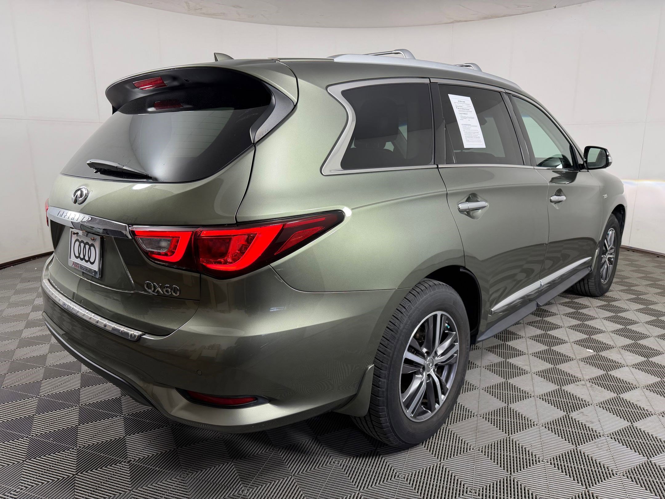 Used 2016 INFINITI QX60 Luxe w/ Premium Plus Package AWD/4WD image 9