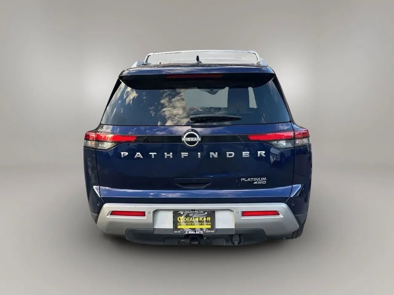 Used 2022 Nissan Pathfinder Platinum w/ Cargo Package image 4