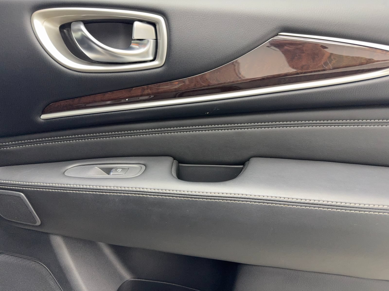 Used 2017 INFINITI QX60 FWD w/ Deluxe Technology Package image 49