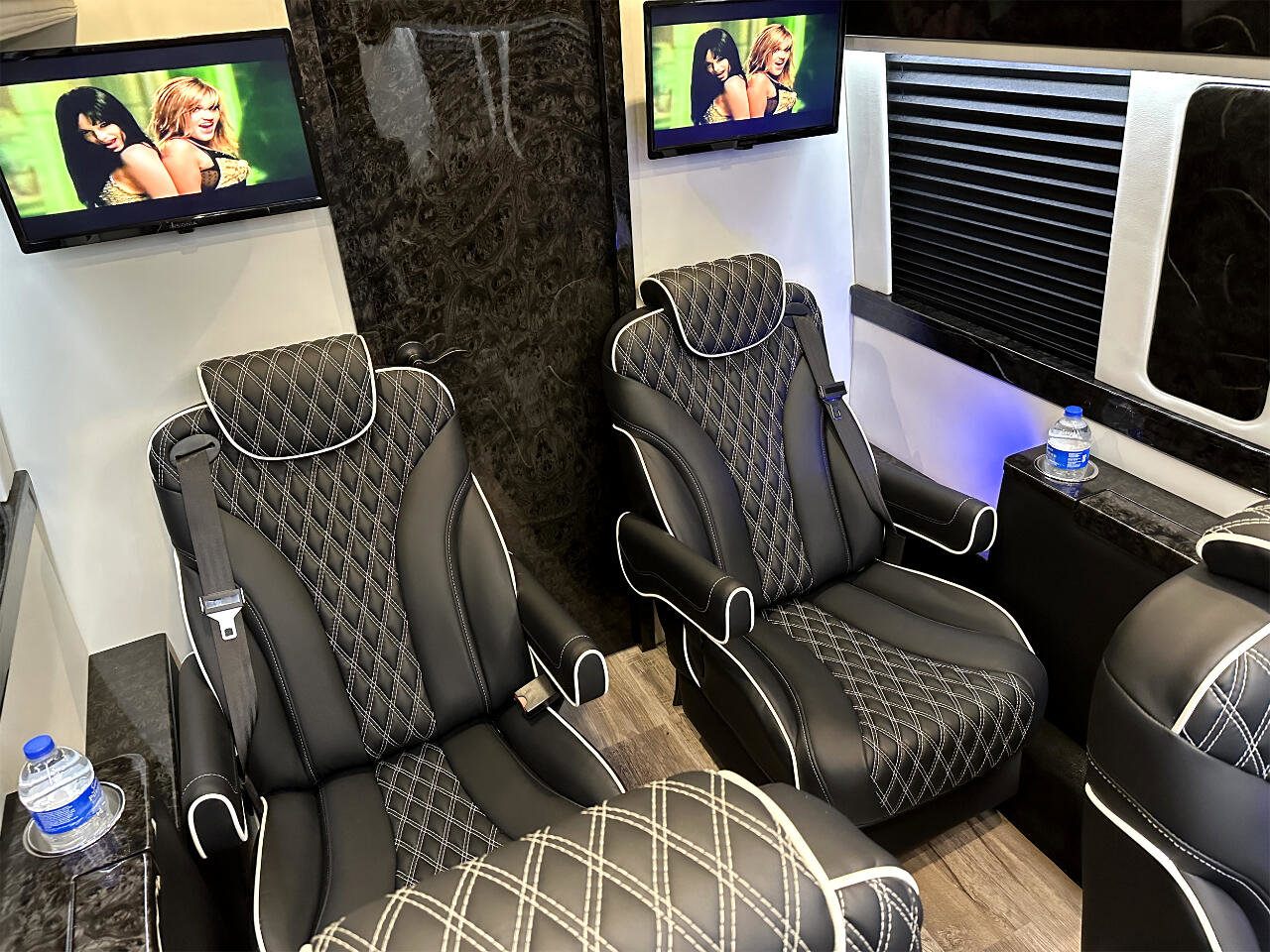 Used 2024 Mercedes-Benz Sprinter 3500 image 4