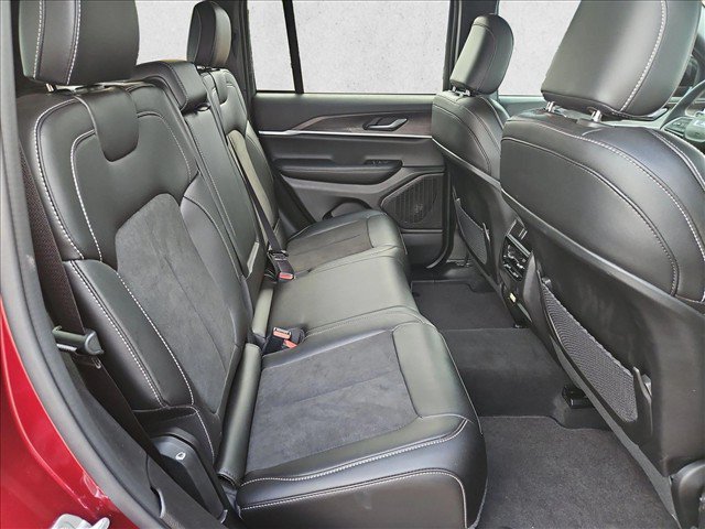 Used 2026 Jeep Grand Cherokee Altitude AWD/4WD image 25