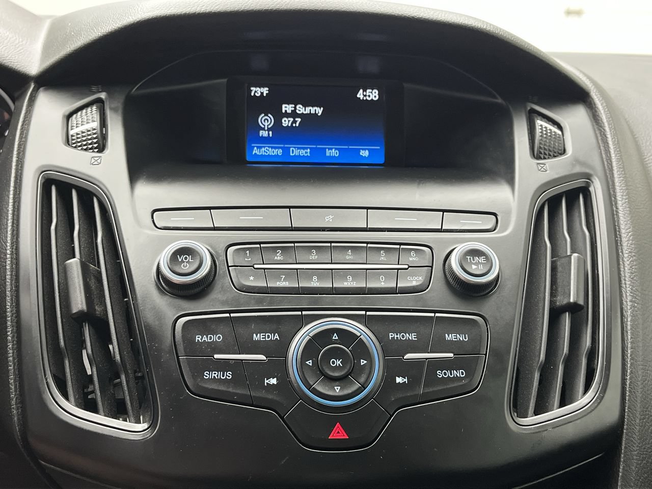 Used 2018 Ford Focus SE FWD image 14