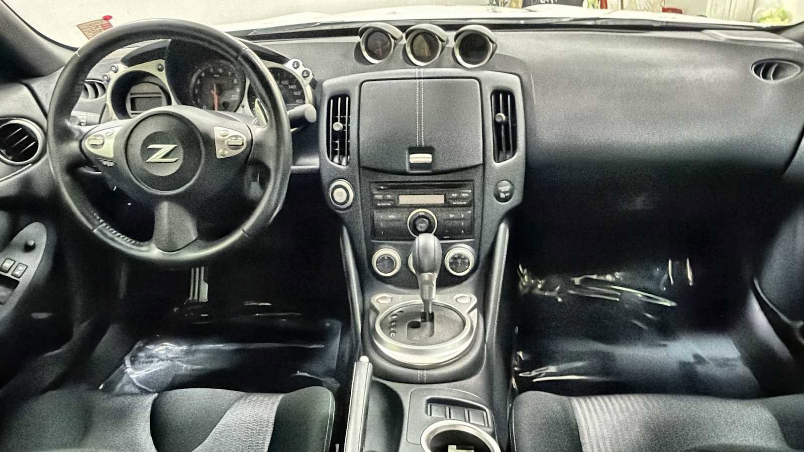 Used 2014 Nissan 370Z Coupe RWD image 25