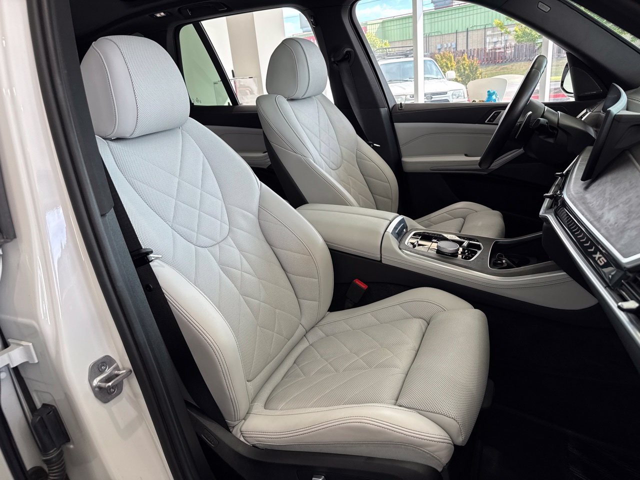 Used 2024 BMW X5 xDrive50e w/ M Sport Package AWD/4WD image 51