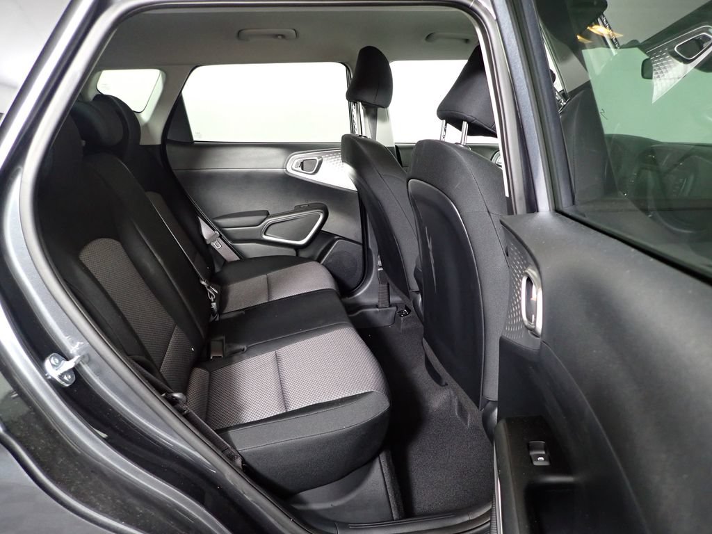 Used 2025 Kia Soul LX w/ LX Technology Package FWD image 27