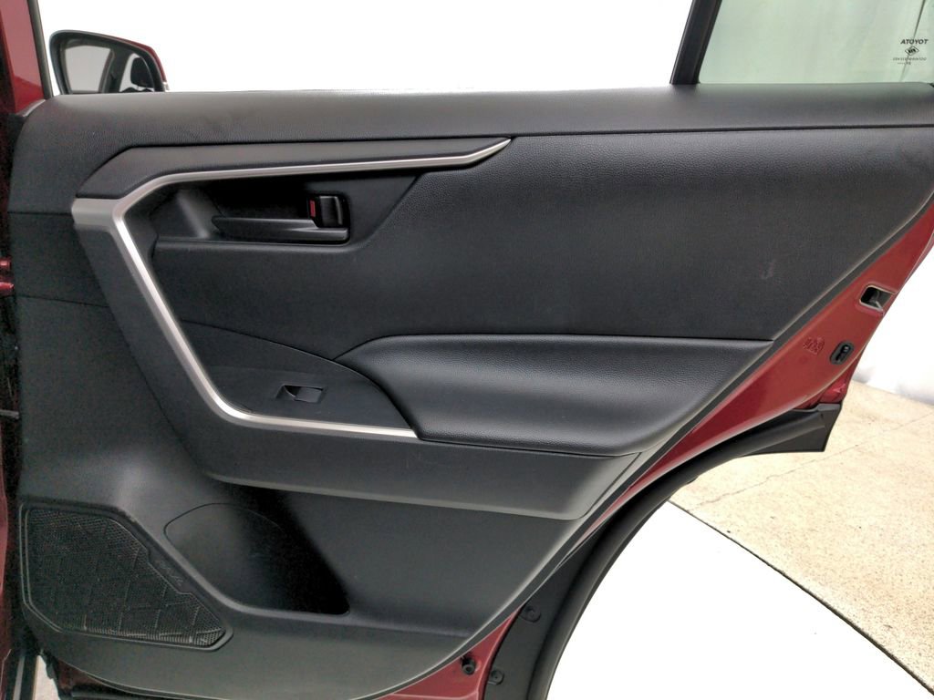 Used 2022 Toyota RAV4 LE AWD/4WD image 32