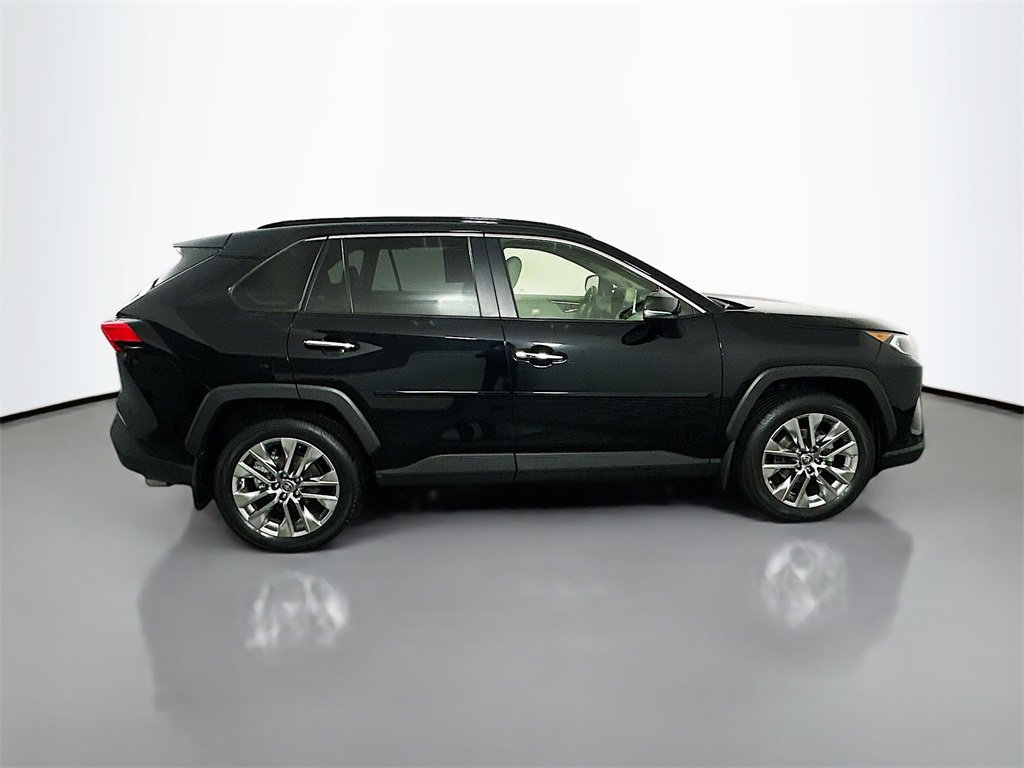 Used 2019 Toyota RAV4 Limited image 8