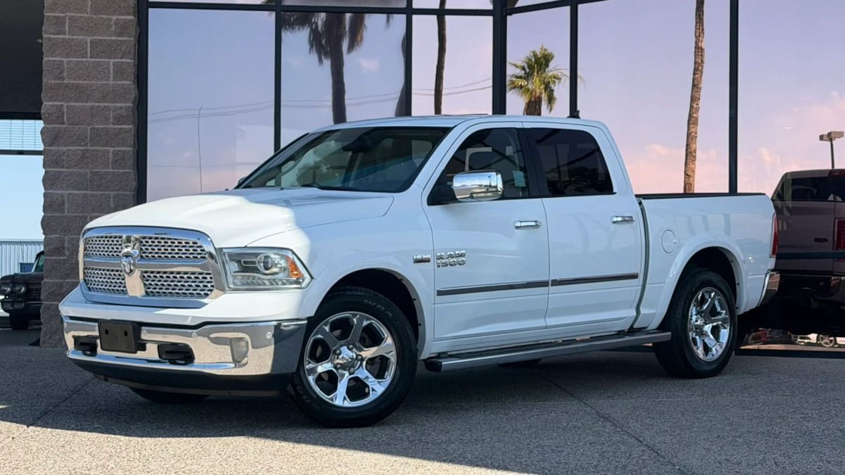 Used 2016 RAM 1500 Laramie w/ Convenience Group AWD/4WD image 4
