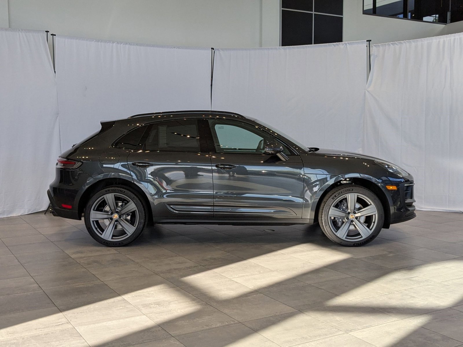 Used 2025 Porsche Macan image 8