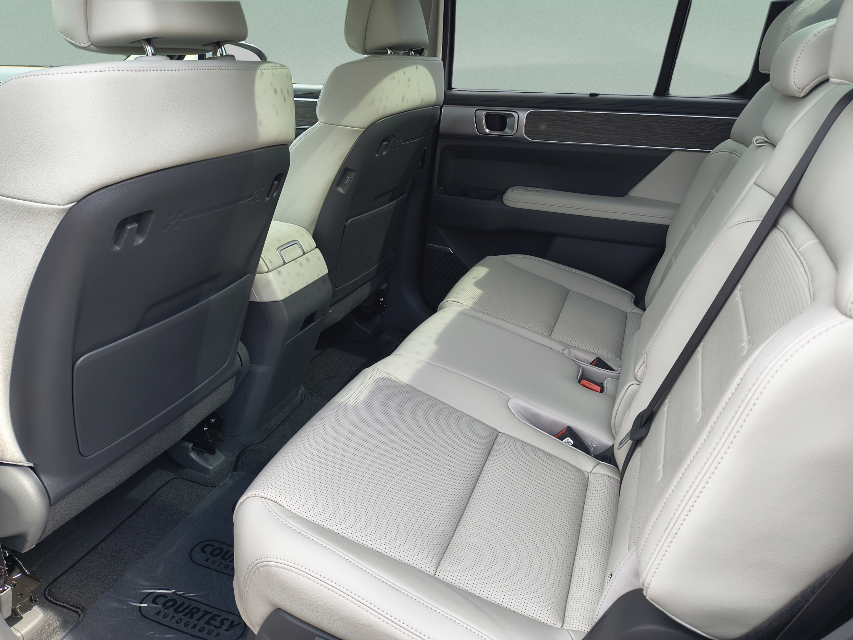 New 2027 Hyundai Santa Fe Limited FWD image 18