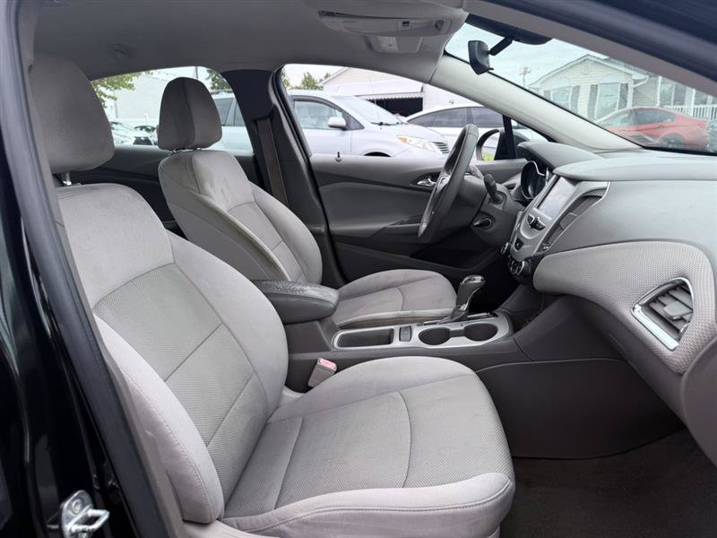 Used 2017 Chevrolet Cruze LS FWD image 17