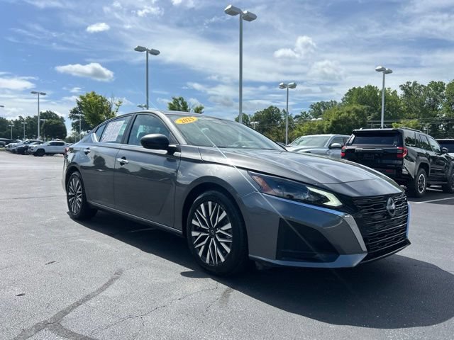 Used 2025 Nissan Altima 2.5 SV FWD image 4