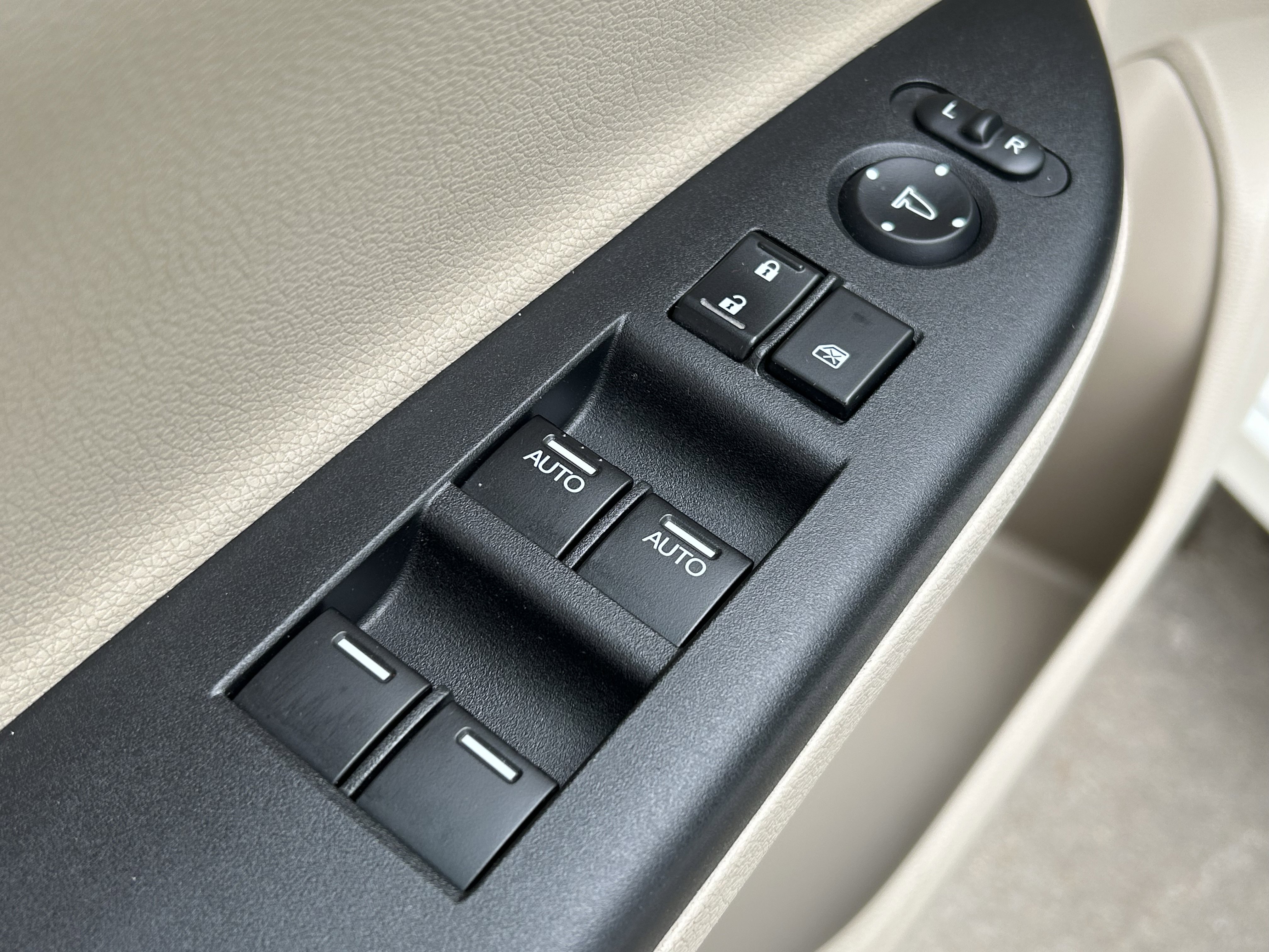 Used 2016 Honda Accord Touring image 25