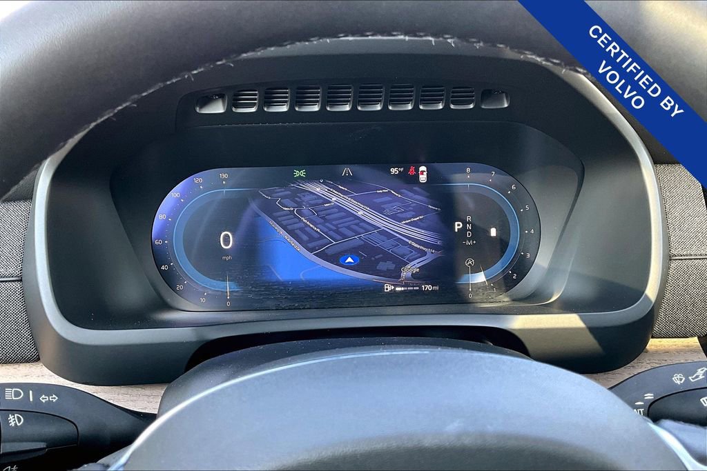 Certified 2025 Volvo XC90 B6 Plus image 28