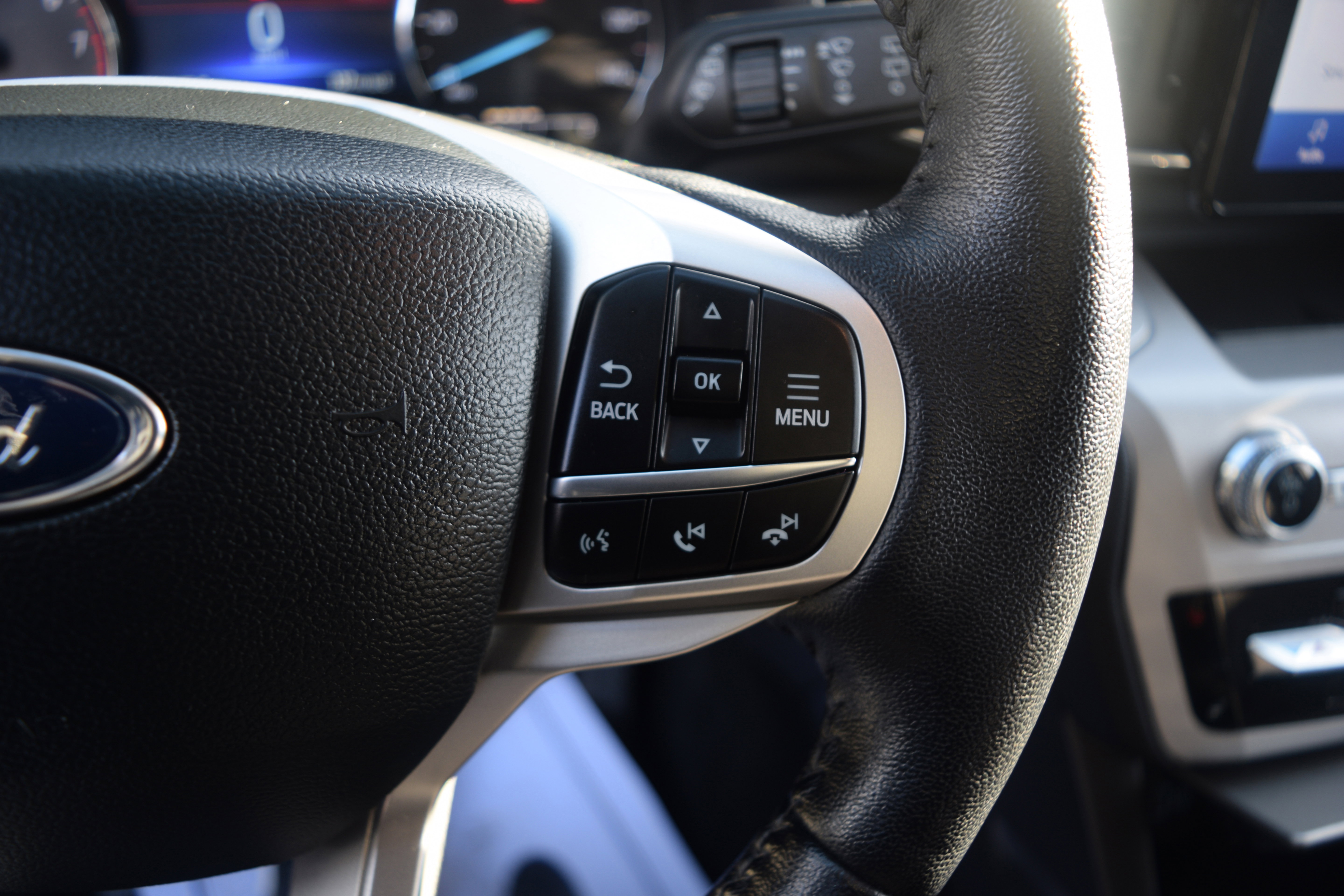 Used 2023 Ford Explorer XLT w/ Equipment Group 202A image 5