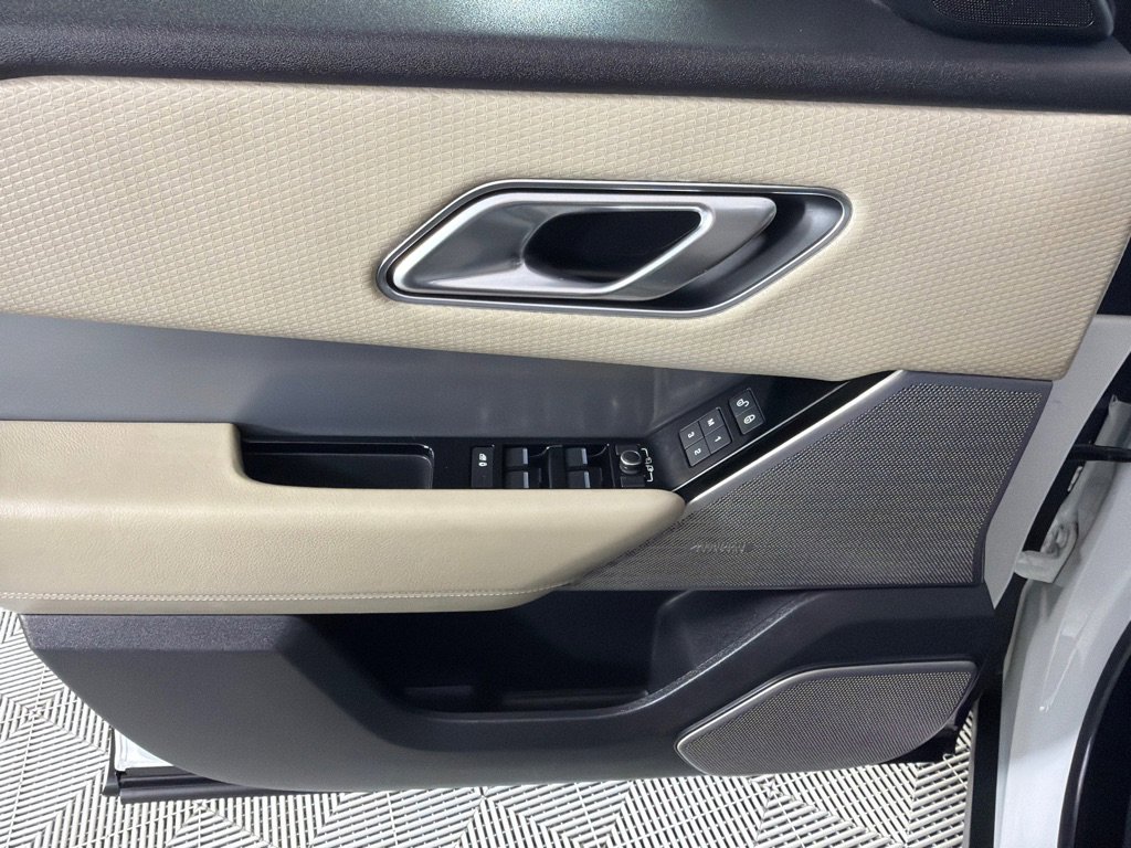 Used 2018 Land Rover Range Rover Velar R-Dynamic SE AWD/4WD image 11