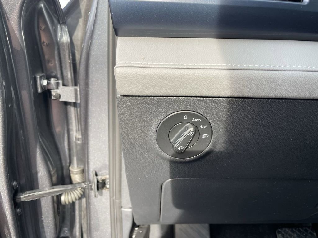Certified 2024 Volkswagen Taos SE image 20