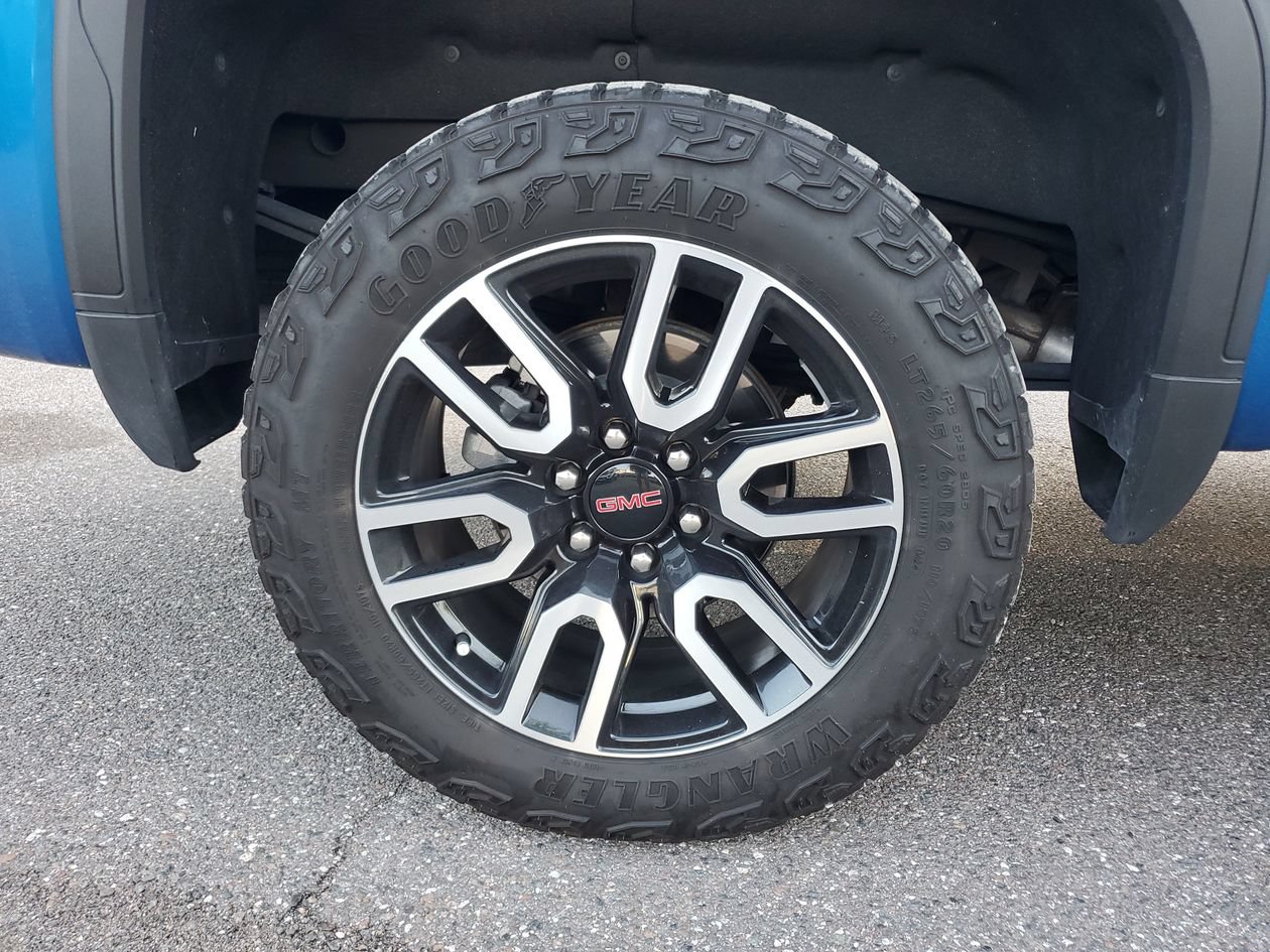 Used 2024 GMC Sierra 1500 AT4 w/ Technology Package AWD/4WD image 5