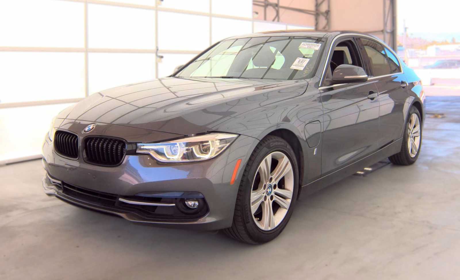 Used 2018 BMW 330e RWD image 1