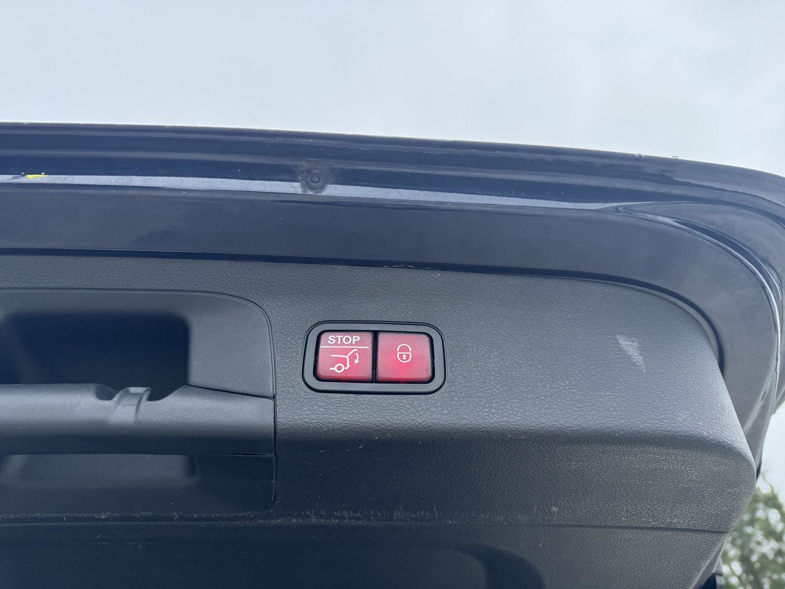 Used 2021 Mercedes-Benz GLS 450 4MATIC image 24