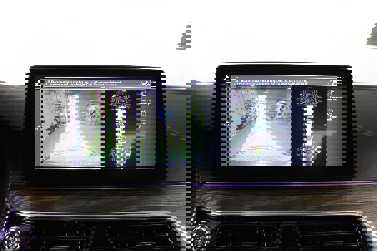 Used 2023 BMW 530e 530e w/ M Sport Package image 22