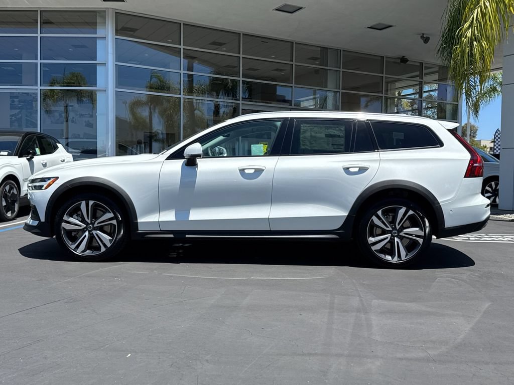 New 2026 Volvo V60 B5 Cross Country Plus w/ Climate Package AWD/4WD image 2
