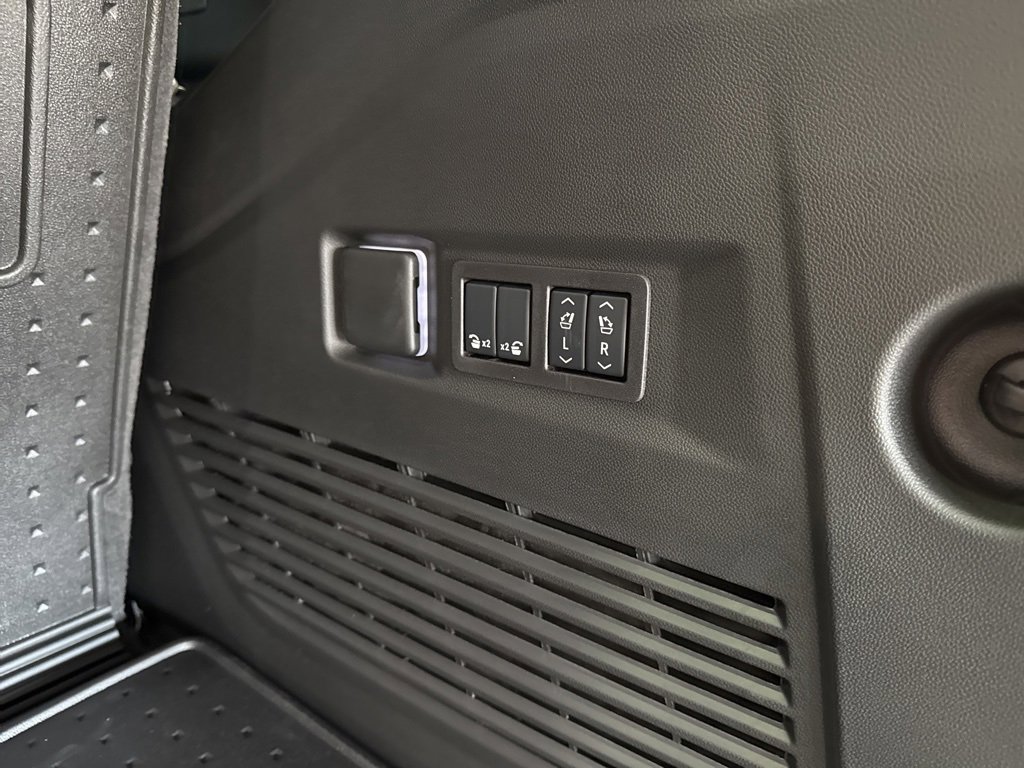 New 2026 Chevrolet Tahoe High Country w/ Sun And Tow Package image 15