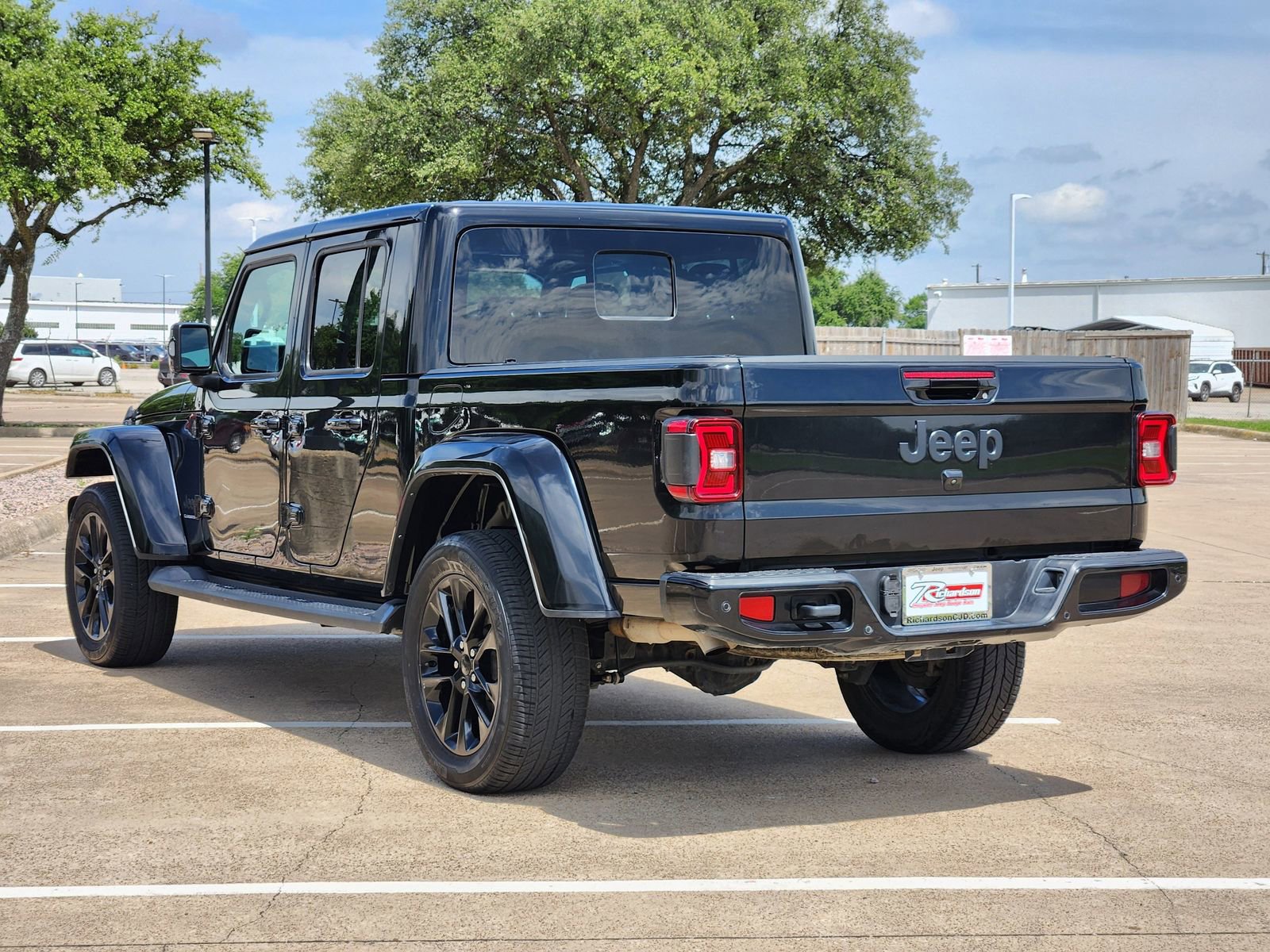Used 2023 Jeep Gladiator Overland AWD/4WD image 4