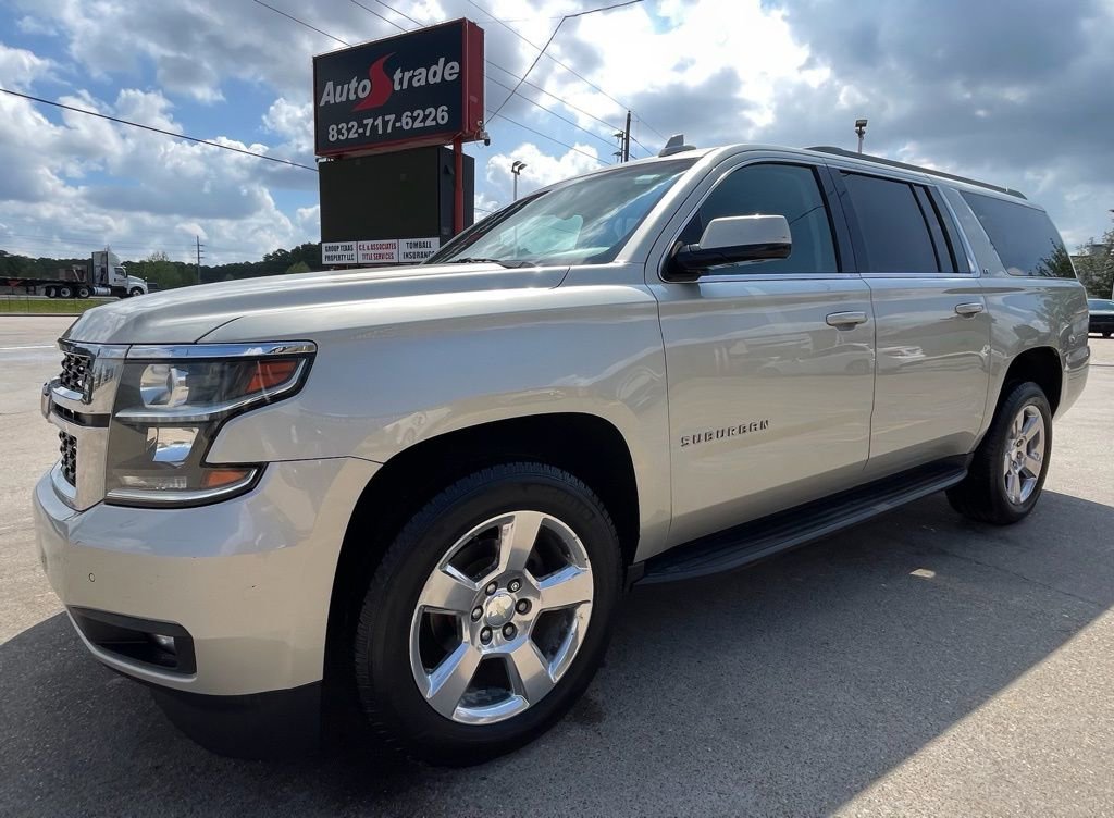 Used 2016 Chevrolet Suburban LT RWD image 4