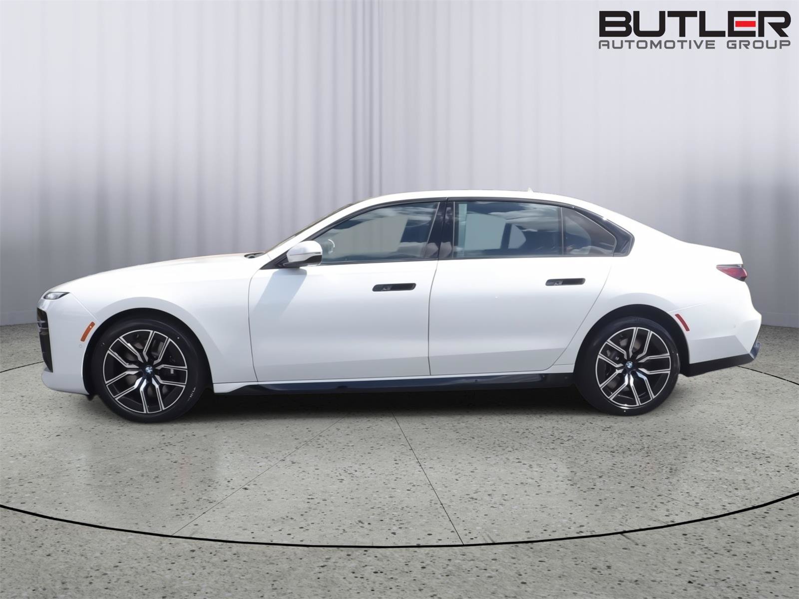 Used 2026 BMW 760i xDrive w/ Executive Package AWD/4WD image 4