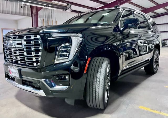 Used 2025 GMC Yukon Denali Ultimate w/ LPO, Floor Liner Package AWD/4WD image 8