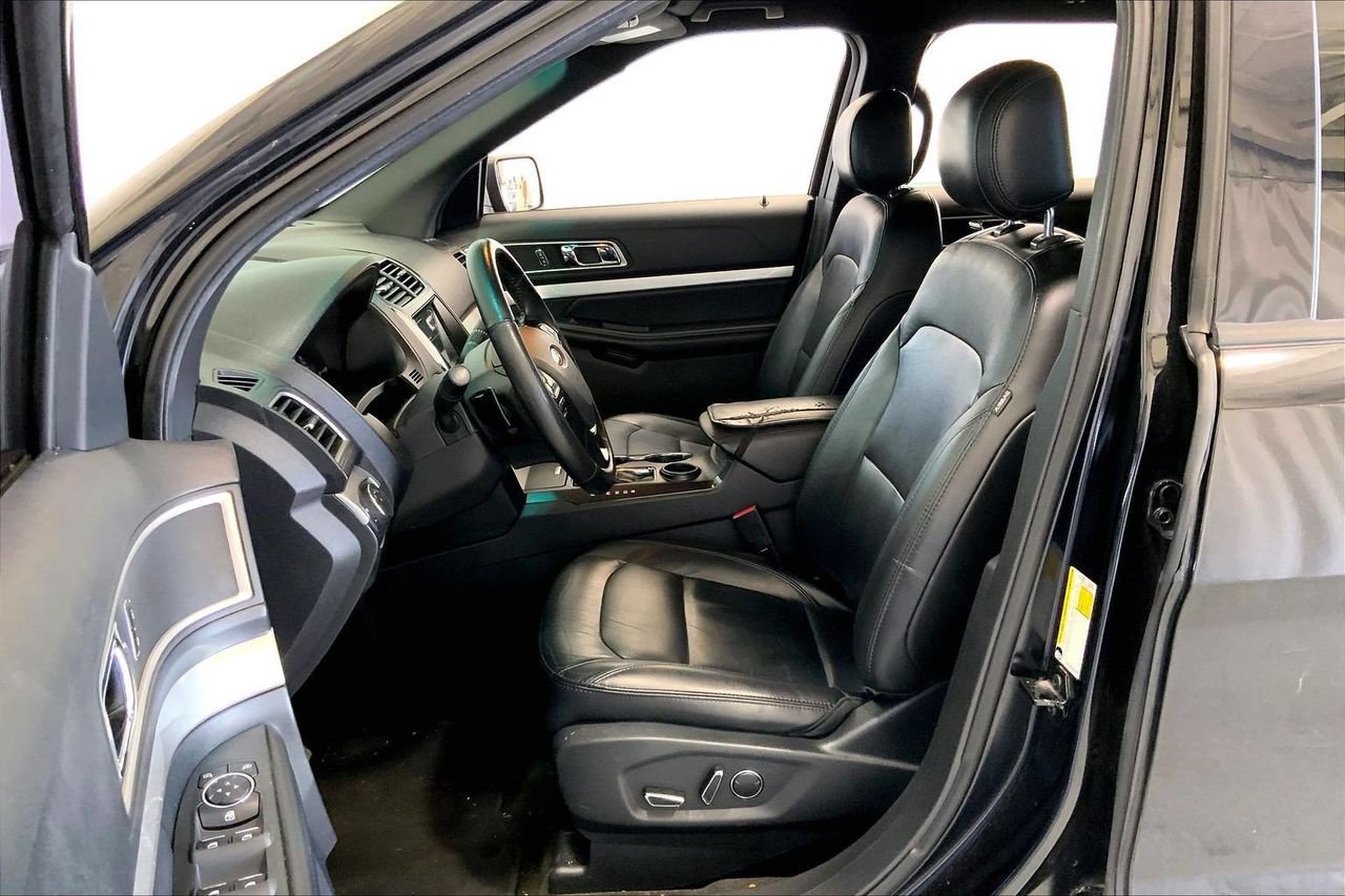 Used 2017 Ford Explorer XLT w/ Equipment Group 202A FWD image 15